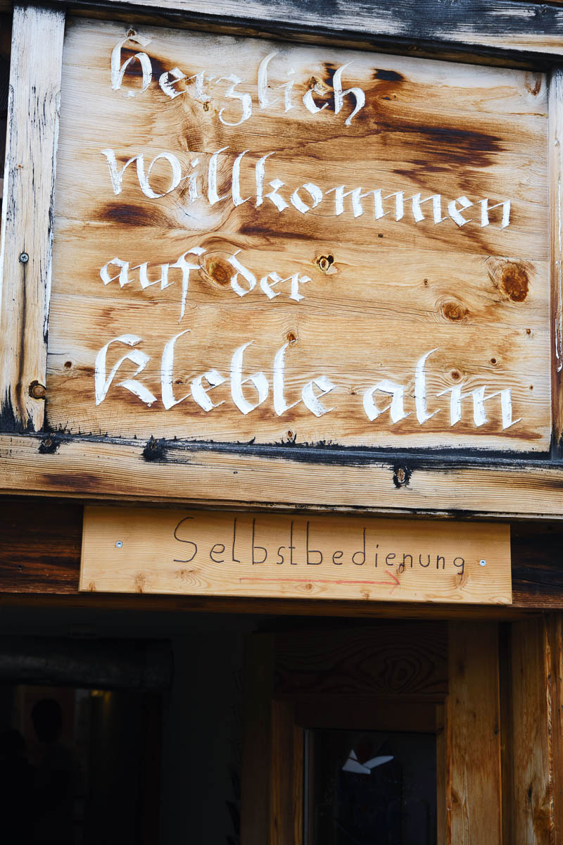 Auch ohne dieses Schild fühlt man sich auf der Kleblealm genau so.