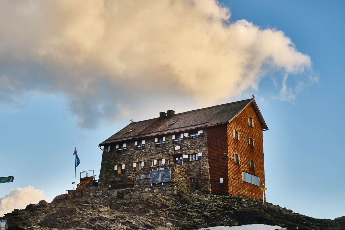 Exponiert auf 3175 Metern Höhe gebaut: Die Hochstubaihütte der DAV- Sektion Dresden.